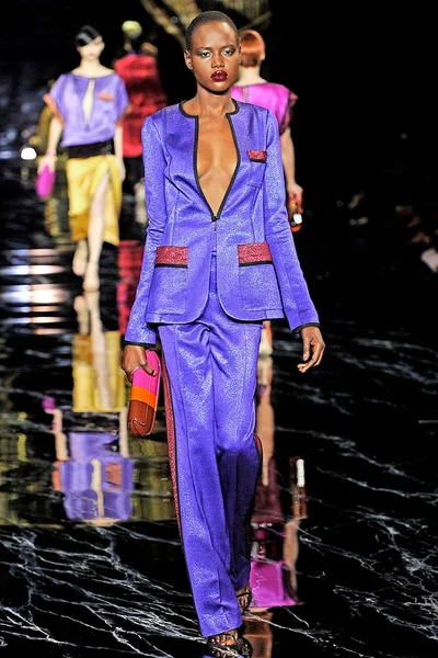 Look 15